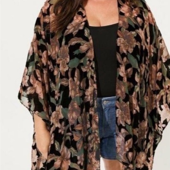 torrid Jackets & Blazers - Torrid Floral Kimono Cardigan-one size
